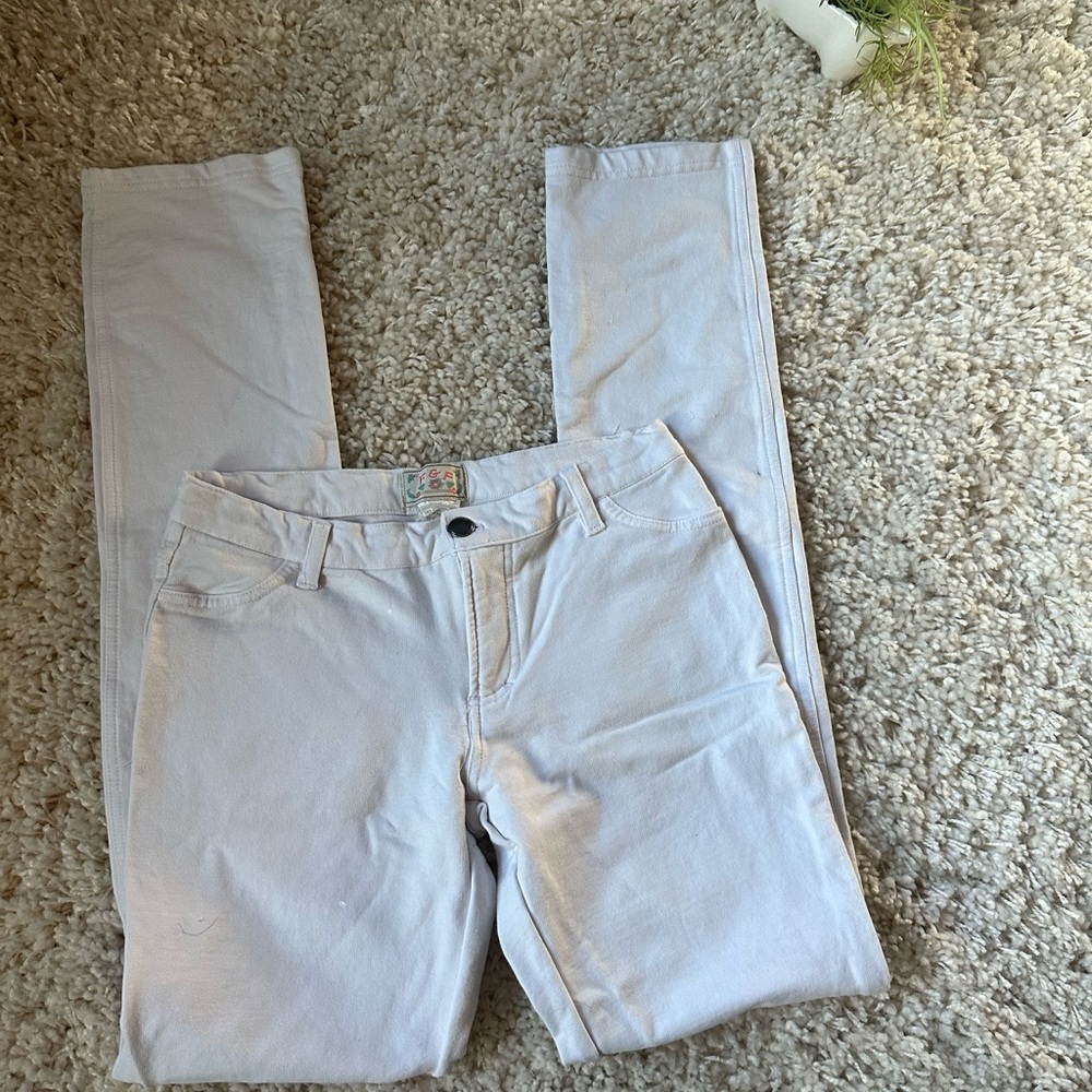 Cute F&F white denim simple chic jeans in white. Size large.